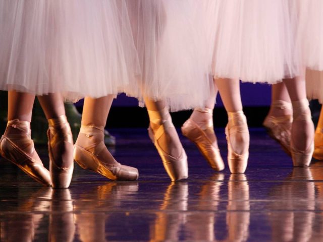 Nell Main Society Dedicates New Floor to Lexington Ballet